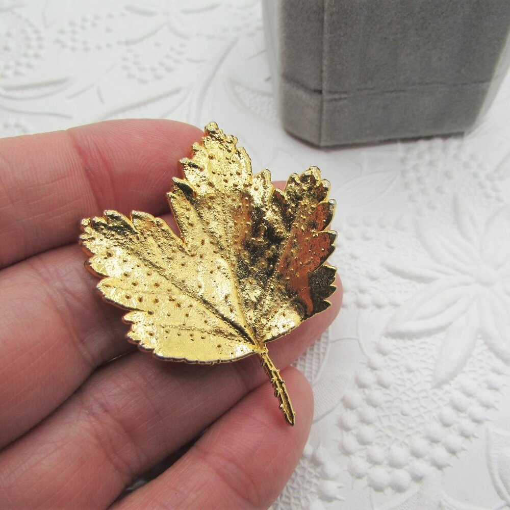 Vintage 24k Gold Dipped Real Maple Leaf Brooch- A… - image 7